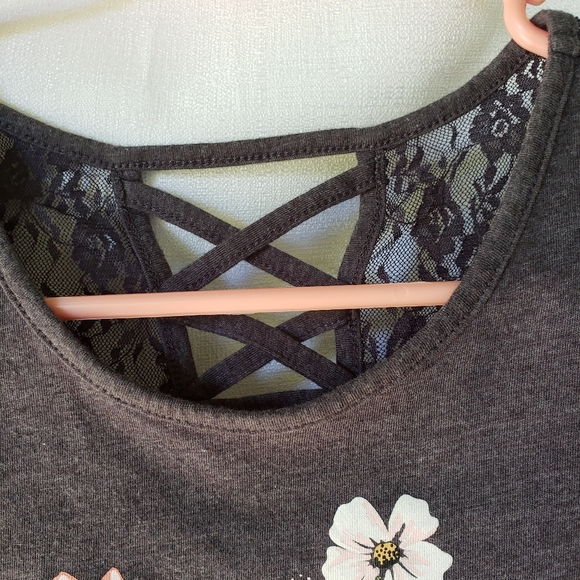 Roebuck And Co Shirt Girls Size 10 Gray Front Graphic Spell Out Floral Lace Back - Picture 4 of 6